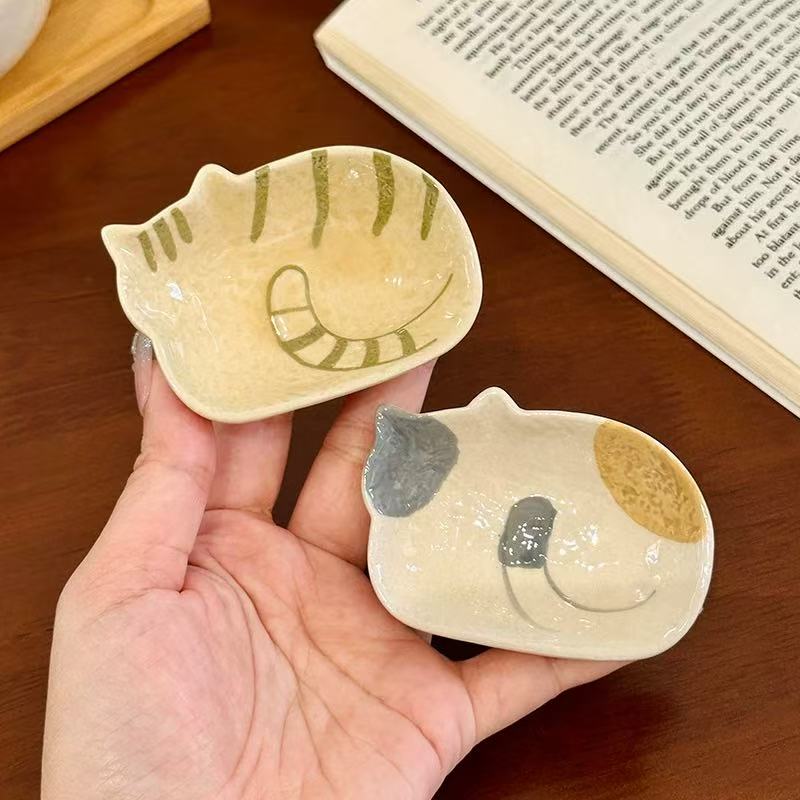 Japanese-style cat bowl