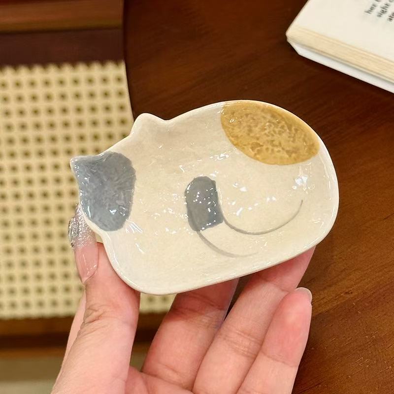 Japanese-style cat bowl