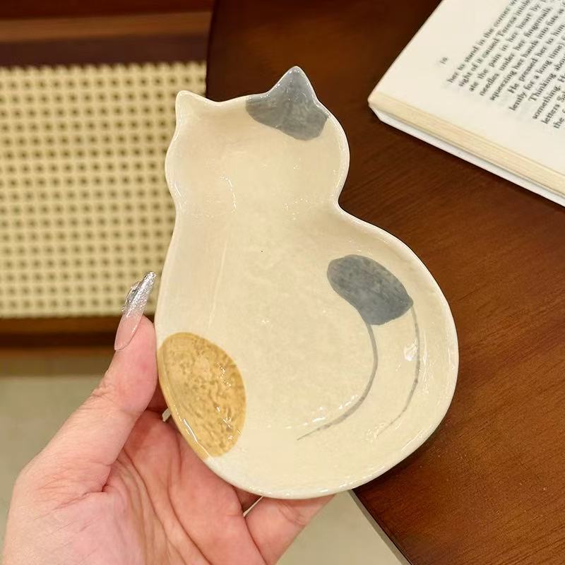 Japanese-style cat bowl