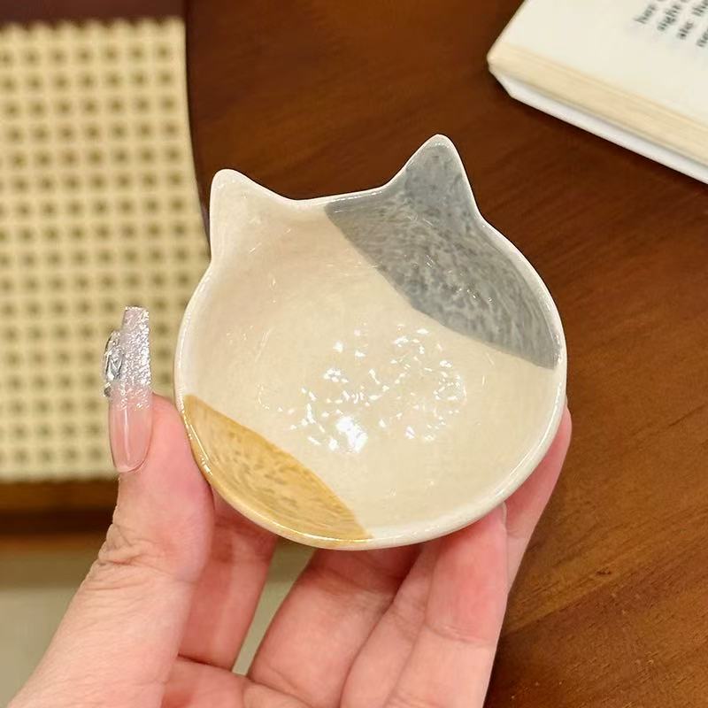 Japanese-style cat bowl