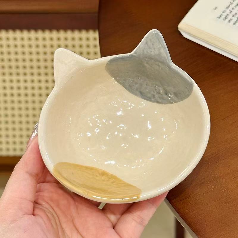 Japanese-style cat bowl