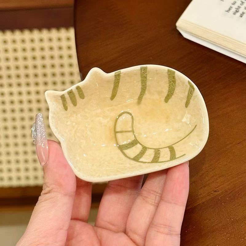 Japanese-style cat bowl